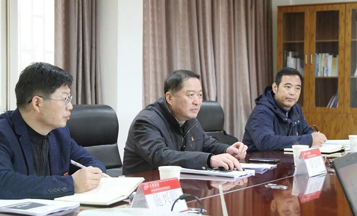 云煤（鸿运国际）集团党委委员、纪委书记覃崇辉到煤炭机电试验所开展春节送温暖慰问运动