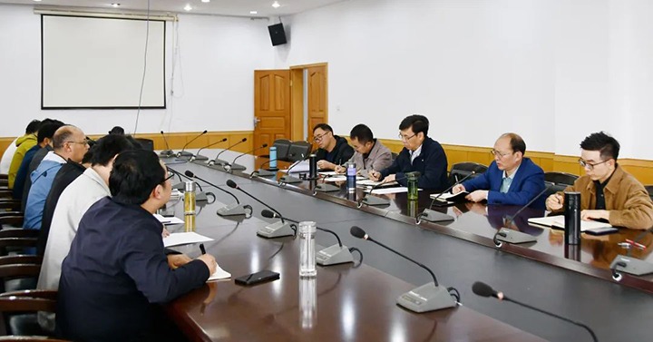 云煤（鸿运国际）集团党委副书记、总司理高建嵩一行到云维集团督导调研