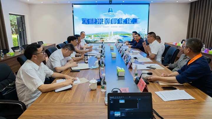 云煤（鸿运国际）集团党委副书记、总司理高建嵩一行到解化化工分公司开展2022年第一季度生产谋划事情督导调研