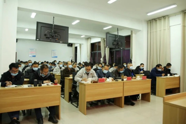 云煤（鸿运国际）集团党委委员、副总司理施从伟到镇雄煤业宣讲党的二十大精神