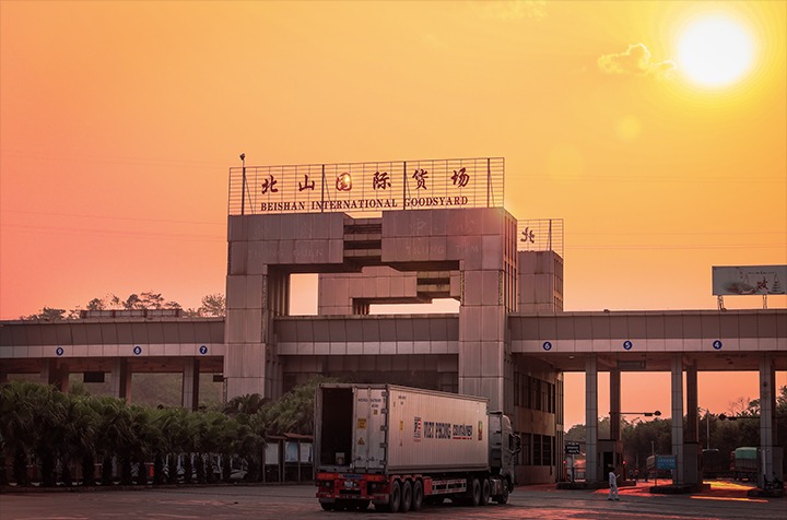 立异通关模式 提升通关时效，，，，，口岸经济一连发力