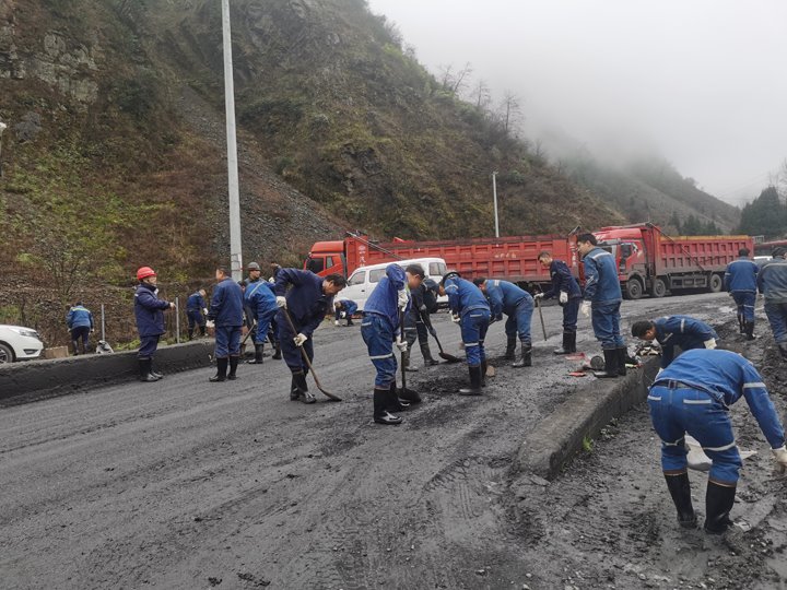 携手共进，，，共筑漂亮矿山